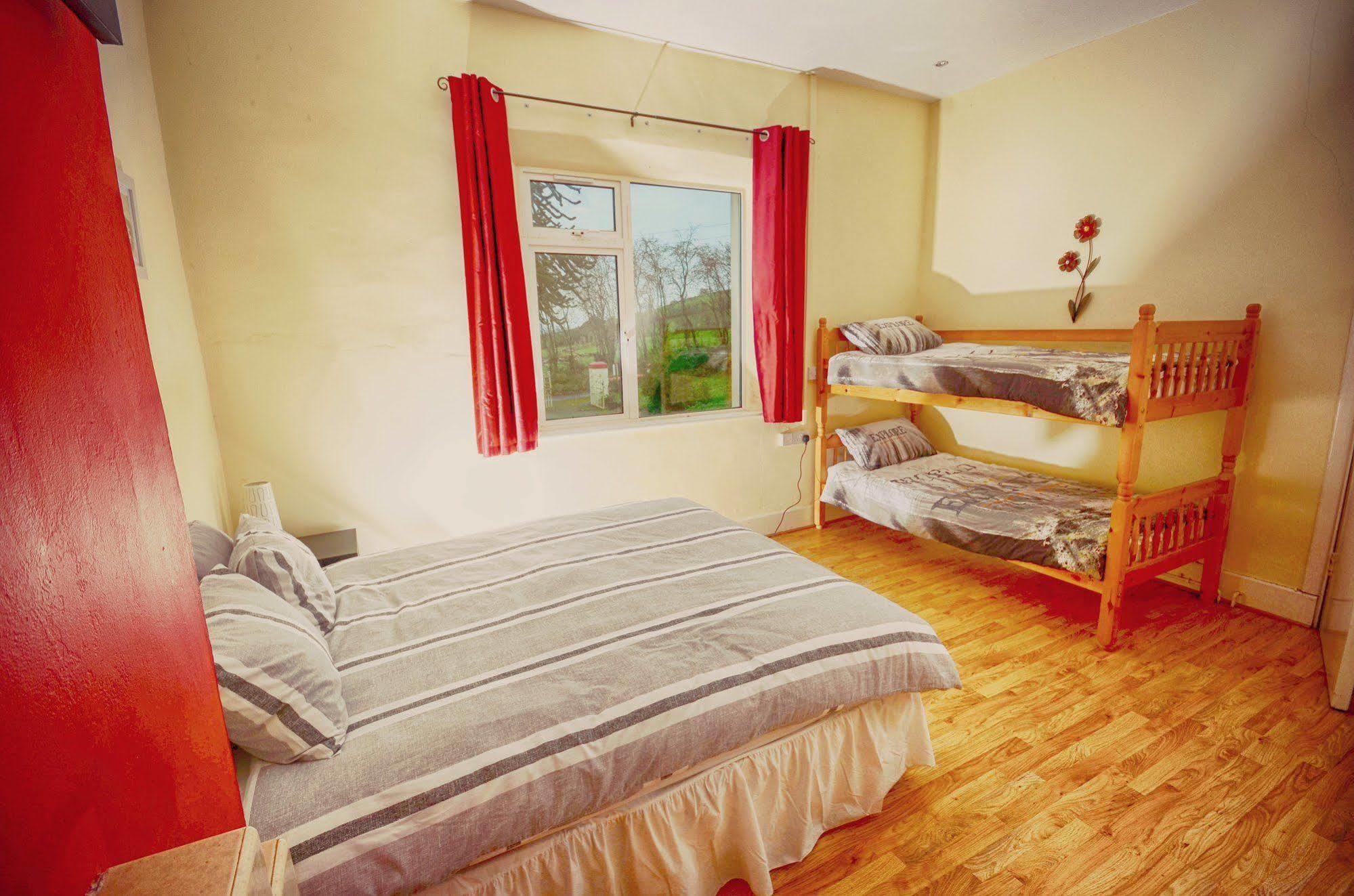 Loughcrew Megalithic Hostel Millbrook ภายนอก รูปภาพ